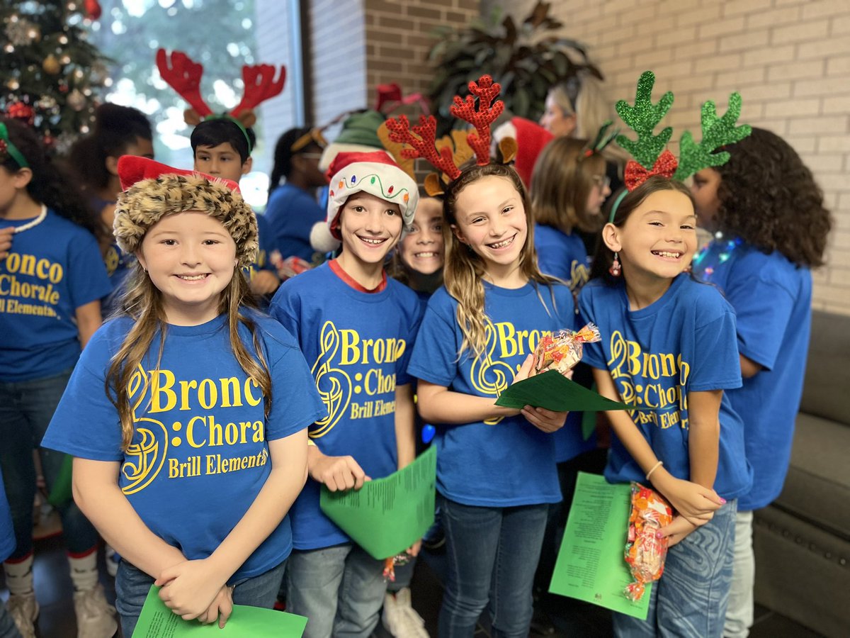 LOVED listening to the beautiful voices of our @BrillKISD Bronco Choir as they caroled here at Central Office! ❤️ Such an awesome tradition that brings smiles to everyone! ✨ #KleinFamily