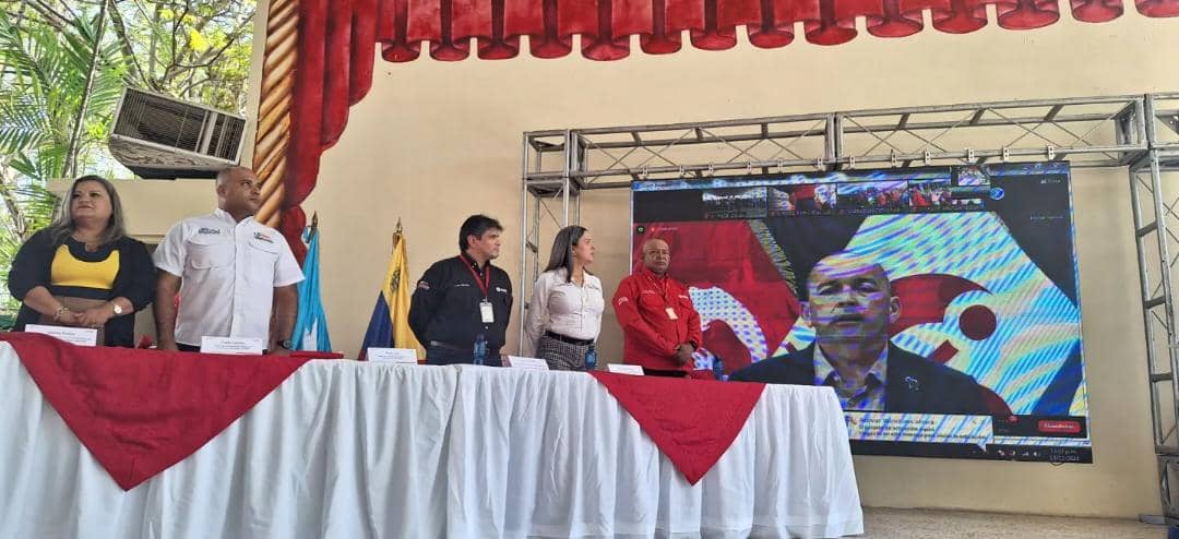 #Hoy 13D todo un éxito en la V Graduación en Conjunta con Las misiones Educativas Inces y Universidades una vez más en Conjunto con el Viceministerio de Educación para la Liberación se logra un Triunfo en el Zulia con más de 800 Trabajadores y Trabajadoras <a href="/torrealbaf/">Francisco Torrealba</a>
