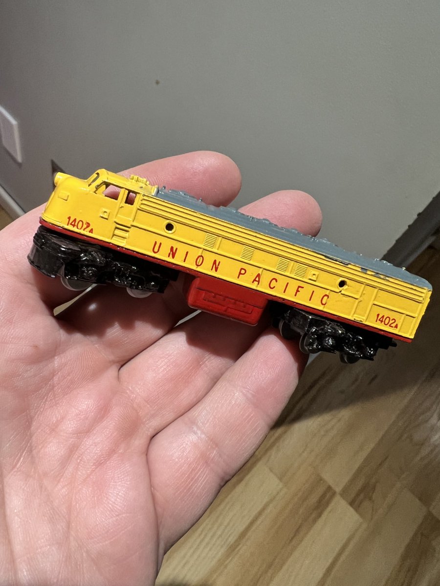 OMG. Baby trains! Who knew? #trebleo #Nguage #electrictrains #lonestar #vintage