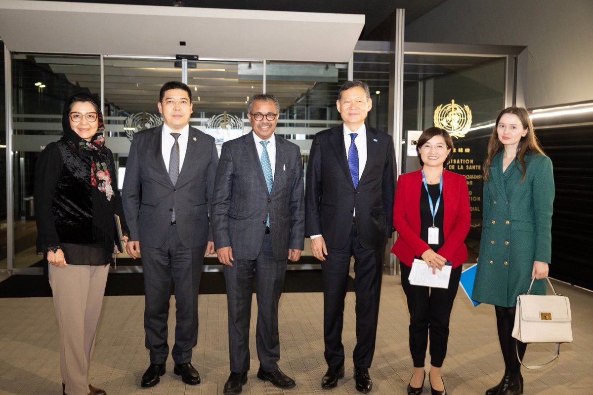 A great pleasure to welcome Kairat Omarov, #Kazakhstan's First Deputy Foreign Minister, on #UHCDay. We reaffirmed our shared commitment on primary health care to achieve #HealthForAll.