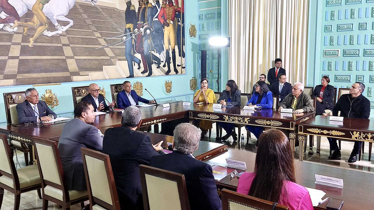 Ángel Marcano (@amarcanopsuv) on Twitter photo #Ahora Estamos con <a href="/jorgerpsuv/">Jorge Rodríguez</a> Presidente de la <a href="/Asamblea_Ven/">Asamblea Nacional 🇻🇪</a> y representantes del GPP reunidos recibiendo las propuestas de estos compañeros en torno a la normativa que se debate y discute sobre el #Esequibo .
Por Venezuela Toda seguimos del lado correcto de la historia #Ahora Estamos con <a href="/jorgerpsuv/">Jorge Rodríguez</a> Presidente de la <a href="/Asamblea_Ven/">Asamblea Nacional 🇻🇪</a> y representantes del GPP reunidos recibiendo las propuestas de estos compañeros en torno a la normativa que se debate y discute sobre el #Esequibo .
Por Venezuela Toda seguimos del lado correcto de la historia