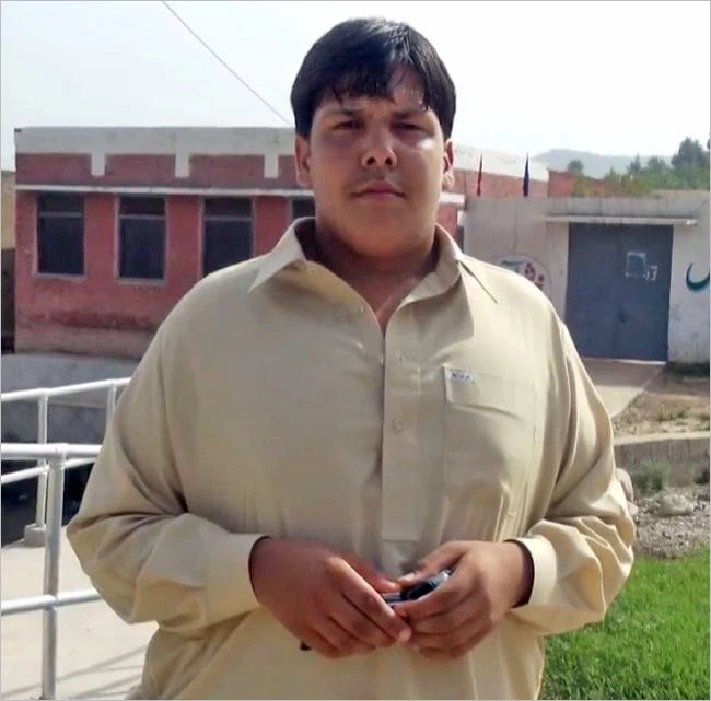 In 2014, a brave 15-year-old student in Pakistan spotted an individual wearing a suspicious vest attempting to enter his school. 

Ignoring his friends' pleas to flee, the courageous teenager chose to face the intruder. In a selfless act, he tackled the individual, triggering the