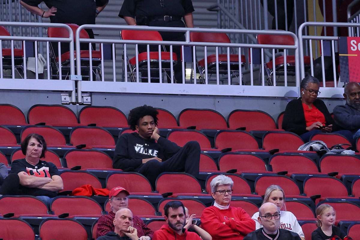 The most sought after man in the arena. Can’t imagine what he’s going thru. @UofLSheriff50