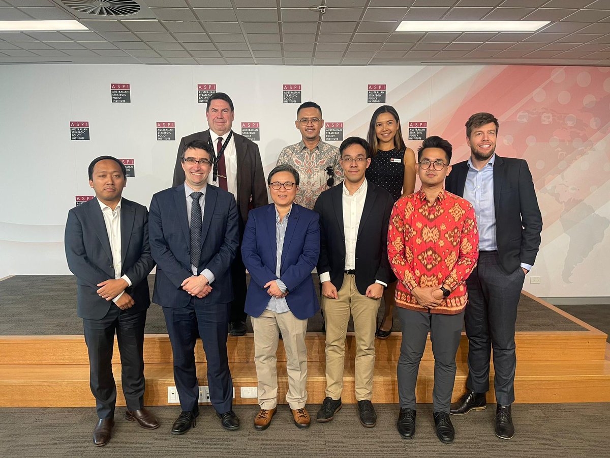 Thank you @Kuniwawa & @CSISIndonesia for a scintillating discussion about 🇦🇺-🇮🇩 relations, Indo-Pacific perspectives, climate, cyber & SCS. The 2024 🇮🇩 general election is a close call & deserves more attention in 🇦🇺. @ASPI_org's @GPriyandita @EuanGraham9 are tracking closely.