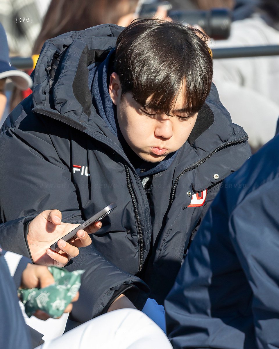bears_pic's tweet photo. 231125 잠실 곰들의모임 #두산베어스 #최승용 
곰들의 먹빵 🍚 https://t.co/YlvuUlE4oI
