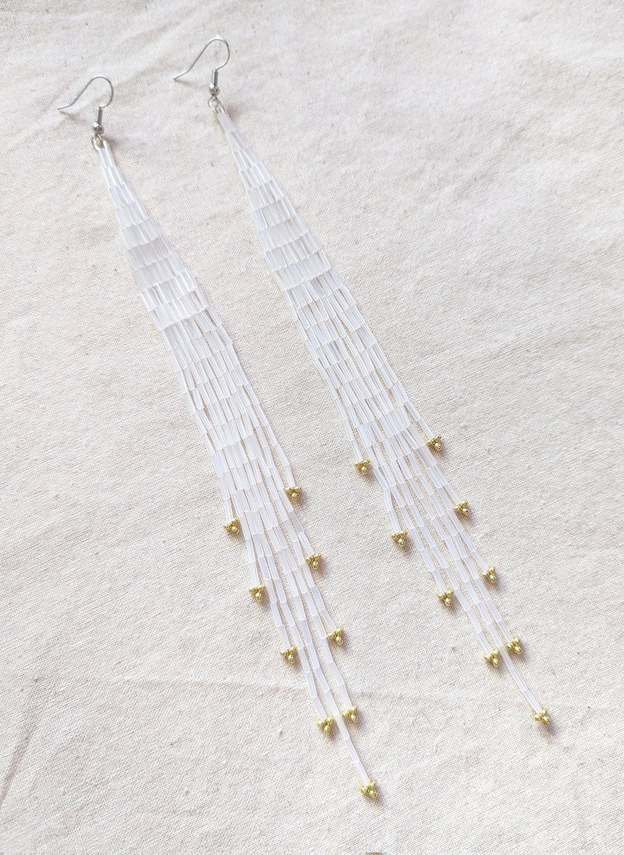 Looking for a pair of statement earrings? Or just want to support a small indigenous business and artist? Check out my website beadworkbykay.ca for earrings like the bugle fringe shown here and more! I appreciate all the love and support 💓