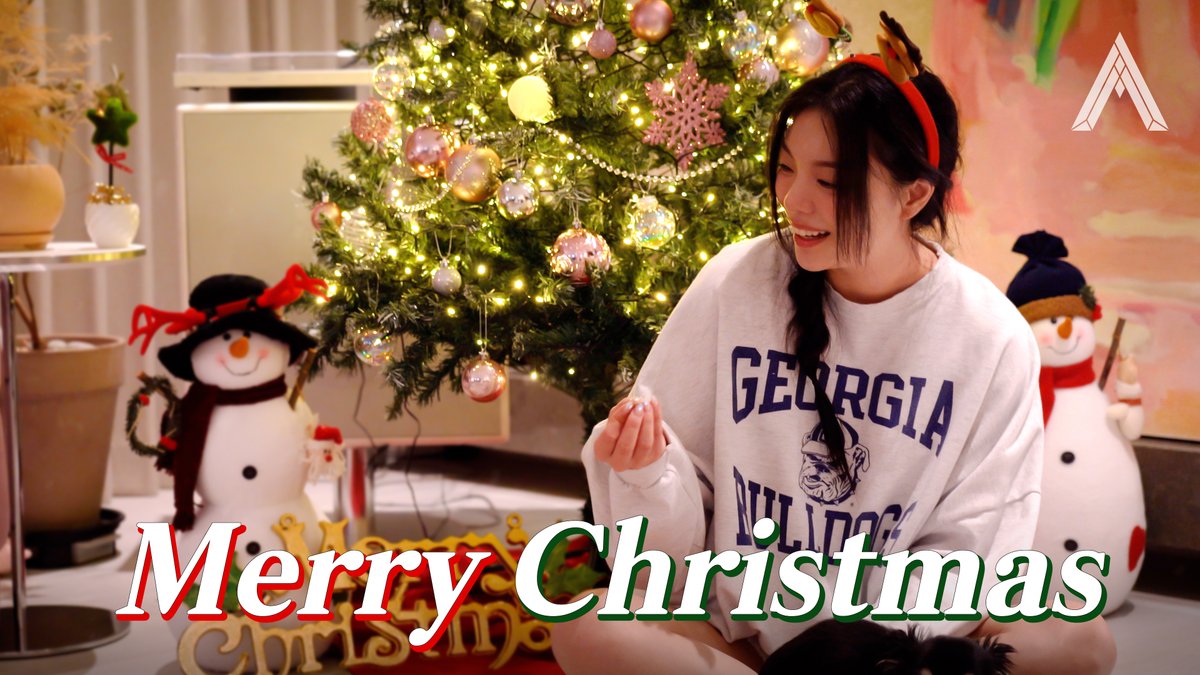 itzailee's tweet image. 2023 메리 핑크 크리스마스!🎄 에일리네 트리가 예쁜 이유💡

📍youtu.be/1jQYUvu3ec4

#에일리 #Ailee