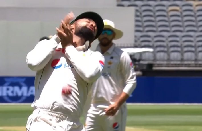 Abdullah Shafiq pay tributes to their fielding coach.
#AUSvPAK #AUSvsPAK  #PAKvAUS  #PCB53 #PSL2024 #PSL9Draft #DavidWarner  #aust