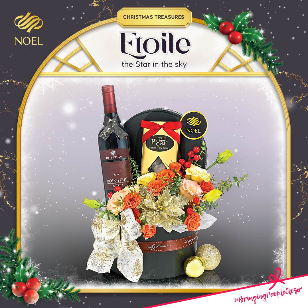 Featuring hand-picked delicacies from the most luxurious brands, our Etoile Christmas hampers are the perfect gift to express sincerity and generosity to your corporate clients and business partners.

🎁 bit.ly/NoelXM2023

#NoelGiftsSG #BringingPeopleCloser #Christmas