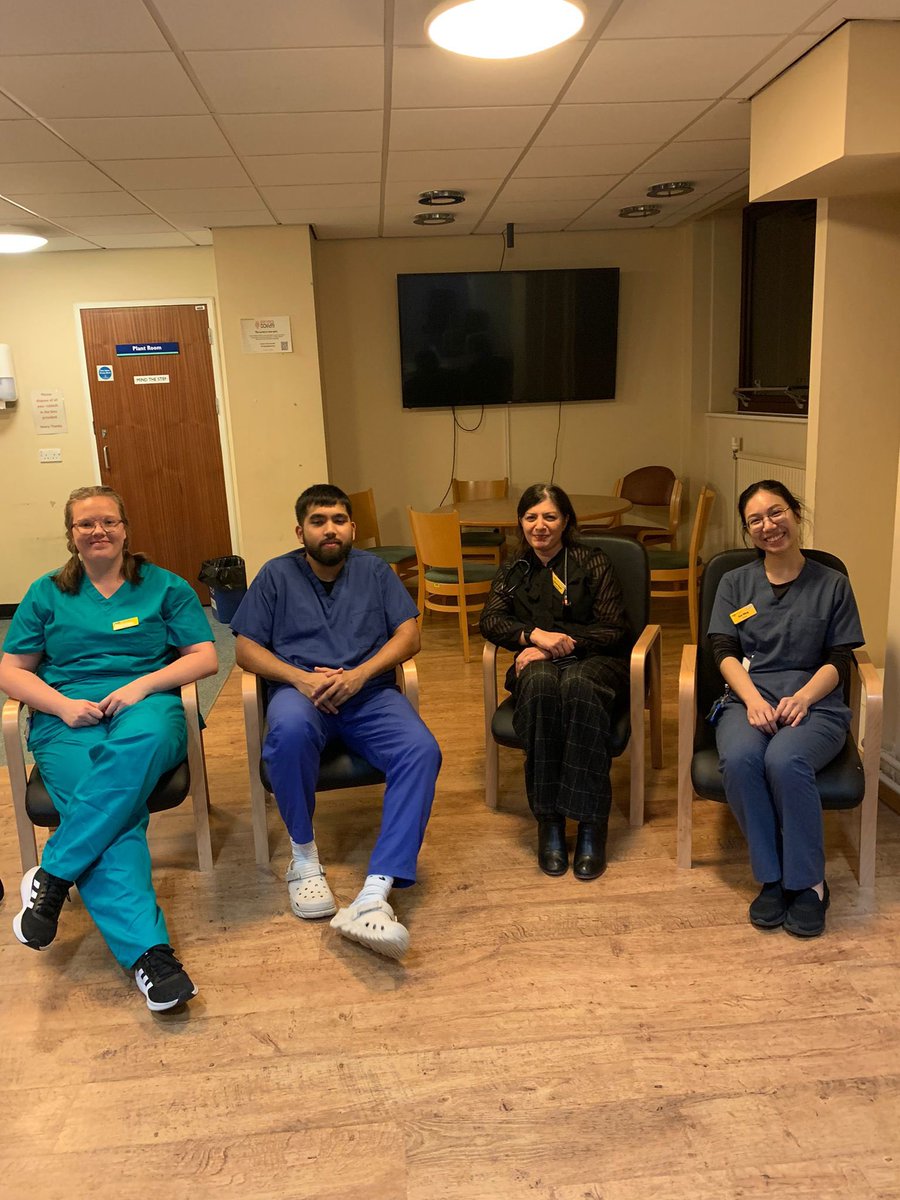doc_hnaqvi's tweet photo. been a long (but a good) day!
๐Mentor for a new consultant โ
๐#Schwartz round with inspirational colleagues โ
#reasontobeproud
๐+ve feedback #externalpeerreview for trauma. The MDT @SWBHnhs was just๐๐พโค๏ธ
๐#samosaandsupport JD wellbeing
๐on call & team๐ซ
#Wellbeing https://t.co/9TRUFsqE1C