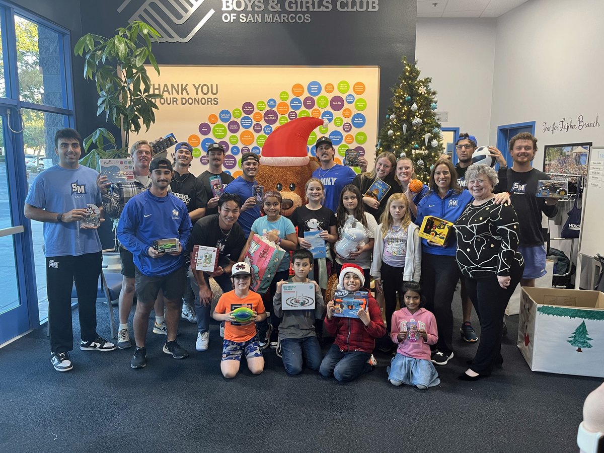 CSUSMcougars's tweet image. CSUSM Student-Athlete Advisory Committee has been busy this fall, donating time at the @SDFoodBank and hosting a toy drive for @boysgirlsclubsm!
📰 csusmcougars.com/news/2023/12/1…
#BleedBlue