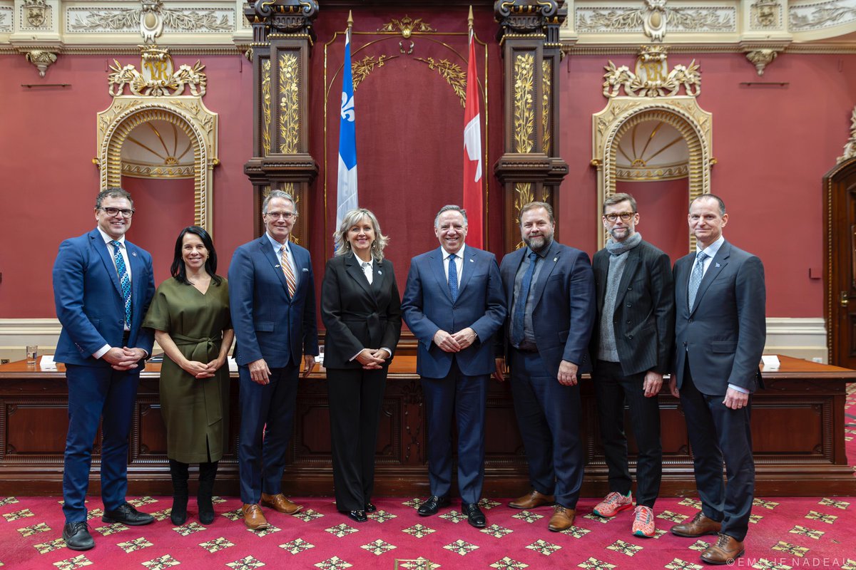 Aujourd'hui, on a signé une entente à long terme entre le gouvernement du Québec et les municipalités pour offrir des services plus efficaces aux citoyens. Le Québec fait face à plusieurs défis. C’est pourquoi il faut mieux collaborer pour atteindre nos objectifs communs.
