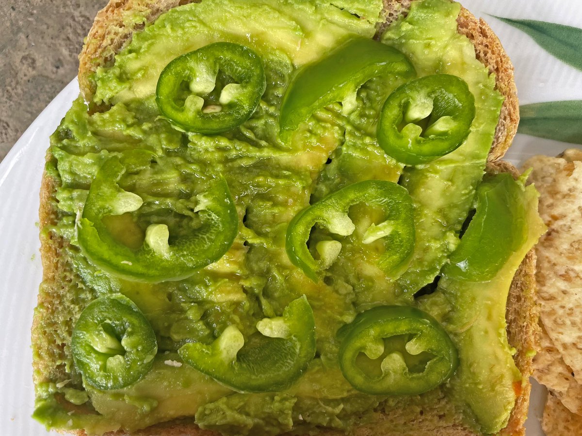 Vegan Lunch Meat, Cheeze & Avocado Sandwich, with Chips!! #vegan #veganfood #veganism #plantbased #vegansandwich #veganmeat #avocado #avocadolover #vegandelimeat #veganlunchmeat #vegancheese #cheeze #pdxvegans #portlandvegans