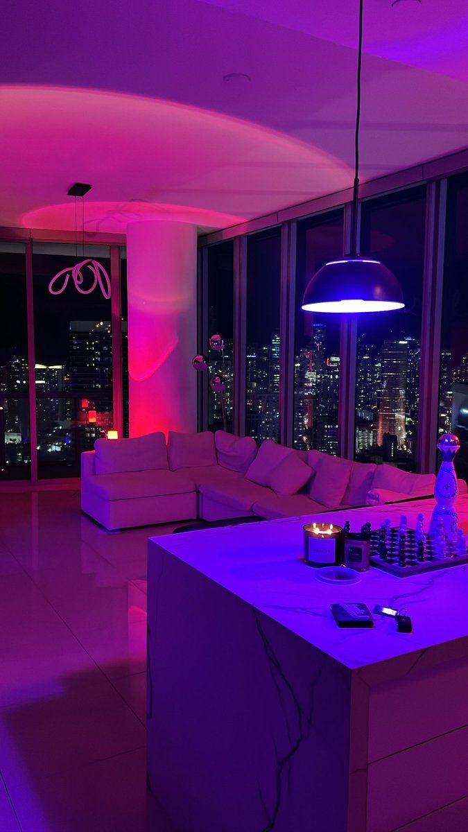 Formula's tweet image. Life Update:

I just became a home owner! 🔑🌃

All I ever wanted to do was make a living playing video games, very grateful for the love over the years 🥹