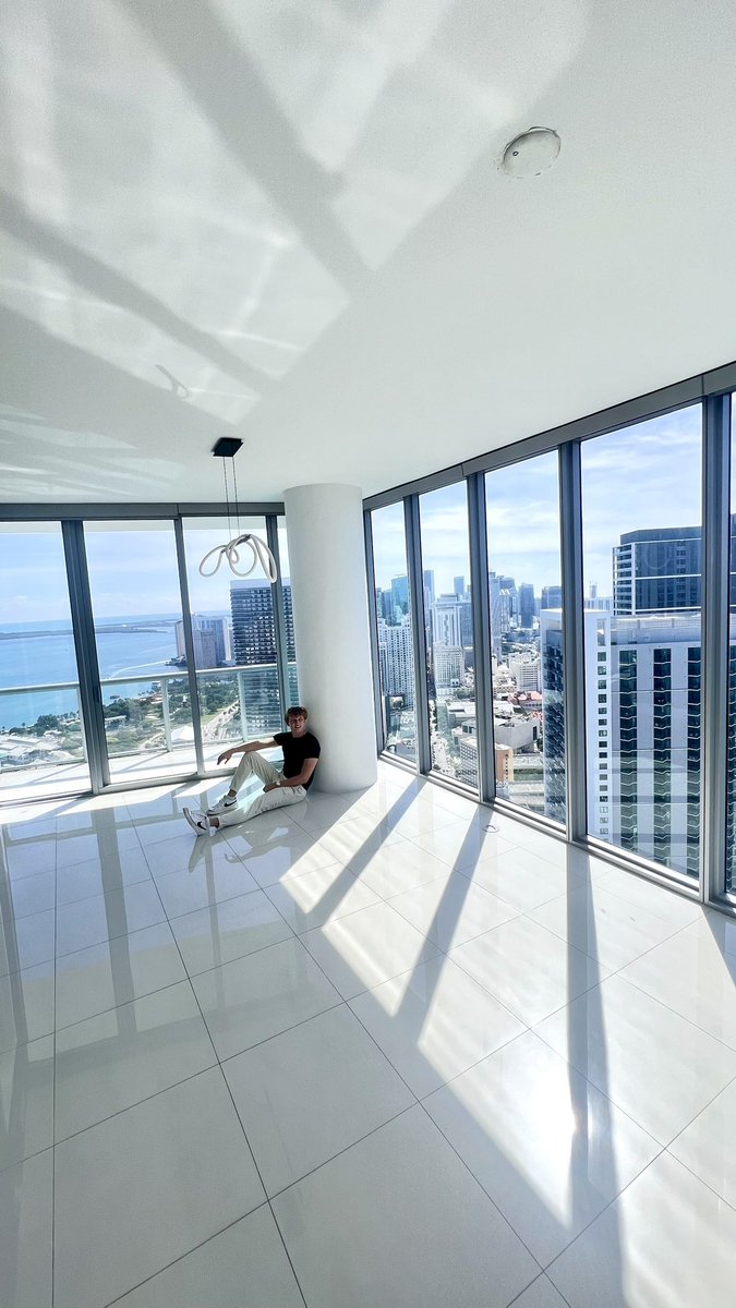 Formula's tweet image. Life Update:

I just became a home owner! 🔑🌃

All I ever wanted to do was make a living playing video games, very grateful for the love over the years 🥹