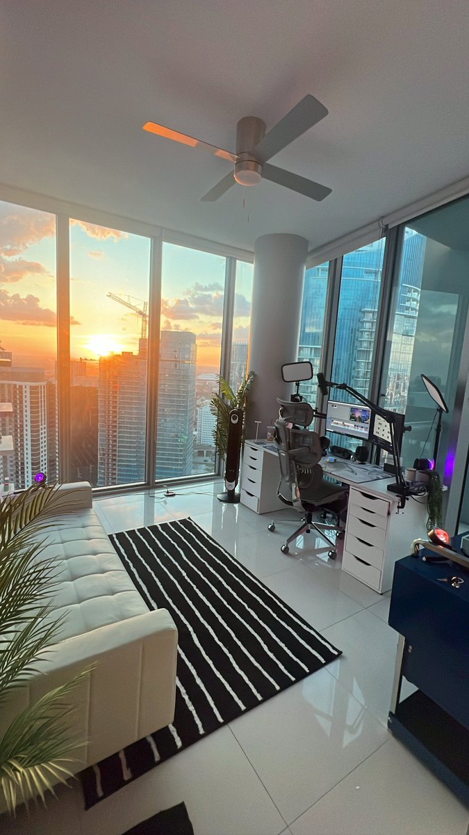 Formula's tweet image. Life Update:

I just became a home owner! 🔑🌃

All I ever wanted to do was make a living playing video games, very grateful for the love over the years 🥹