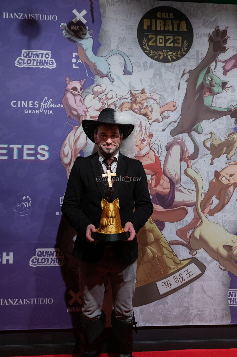 ⠀⠀
⠀⠀⠀⠀⠀⠀𝐀𝐆𝐑𝐀𝐃𝐄𝐂𝐈𝐌𝐈𝐄𝐍𝐓𝐎𝐒 𝐆𝐀𝐋𝐀 𝐏𝐈𝐑𝐀𝐓𝐀
⠀⠀⠀⠀⠀⠀⠀⠀⠀📸 <a href="/Madala252_22/">Madala</a>
⠀⠀⠀⠀⠀⠀⠀⠀⠀ 👒 <a href="/GalaPirata/">La Gala Pirata</a> 

Antes de empezar con el discurso... ¡¡MIRAD QUÉ MONO NUESTRO <a href="/RosinanteDQ/">Dr. Vegapunk (学) Rosinante Donquixote</a> CON EL PREMIO!! Menudo orgullo siento hacia él, nakamas, no »