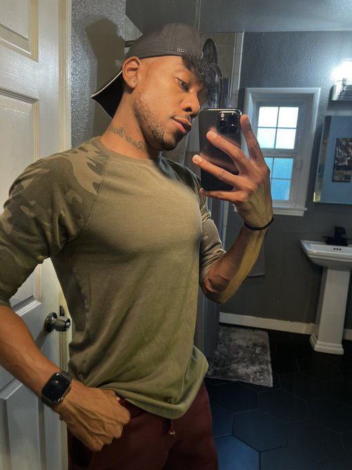 clothes On or Off? https://t.co/f9YKJmLasY