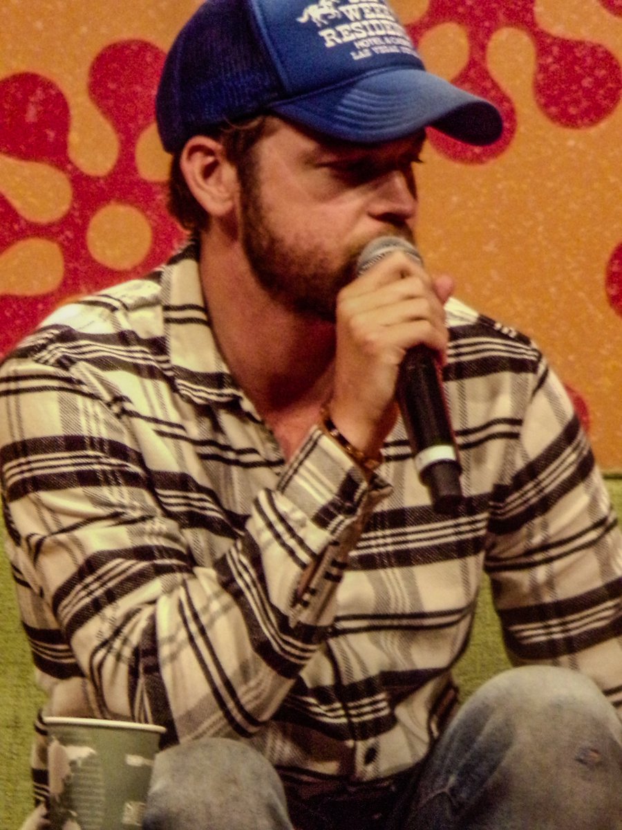 J2arelife's tweet image. Alexander Calvert, @TheMomentoCon 2023
#momentocon #alexcalvert #alexandercalvert #alcal
It was a amazing experience meeting you!