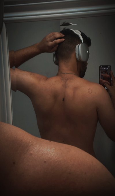 I want to be the man who dominates you 👨&zwj;🏫 https://t.co/MSg9qRw49x