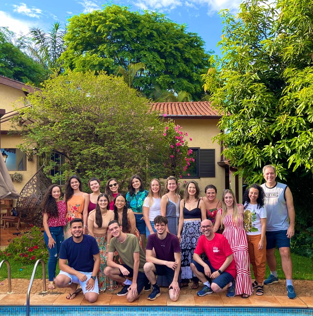 Posso postar a foto da galera do lab na confraternização de final do ano sem dizer que é o “churrasco da firma”? 😂 Orgulho desse Lab!!! #ZamboniLab