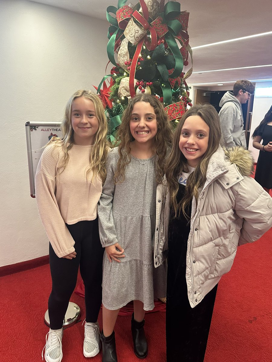 What an amazing 5th grade field trip to see A Christmas Carol. Thank you <a href="/alleytheatre/">Alley Theatre</a> for making this such a special day. <a href="/HumbleISD_SFE/">Shadow Forest Elem</a> <a href="/MMorrisonMEd/">Misti Morrison M.Ed</a>