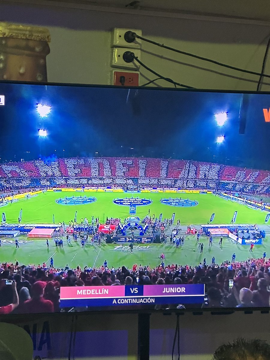 Mi ciudad “MEDELLAN” 🤣 #VamosJunior 🔴⚪️🔵🇦🇹🦈🪬🙌🏻