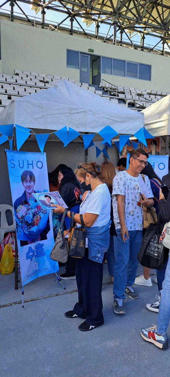 EXOLArcade's tweet photo. SUHO booth is now open! ๐ฅณ
Punta lang kayo sa FAN ZONE Area & visit Tent 14 for the claiming of freebies! ๐ท
Let's have fun & be more excited for our dear Suho. ๐ฅฐ
EXO, Saranghaja!๐ท
#EXOLARCADE #AAA2023inPH #SUHO #EXO #EXOLs @weareoneEXO https://t.co/JnRCbwBipg
