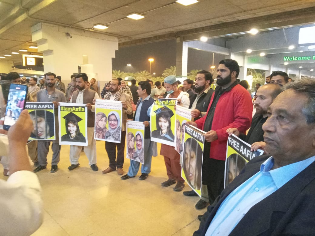 Thank you all for lifting my sunken heart at the airport.  Good to be home! Alhumdolliah.  I will not stop trying to bring Aafia home inshaAllah. With your support #TheStruggleContinues to #FreeAafia 
@Aafiamovement @AltafShakoor1 @TeamAafiaOrg_