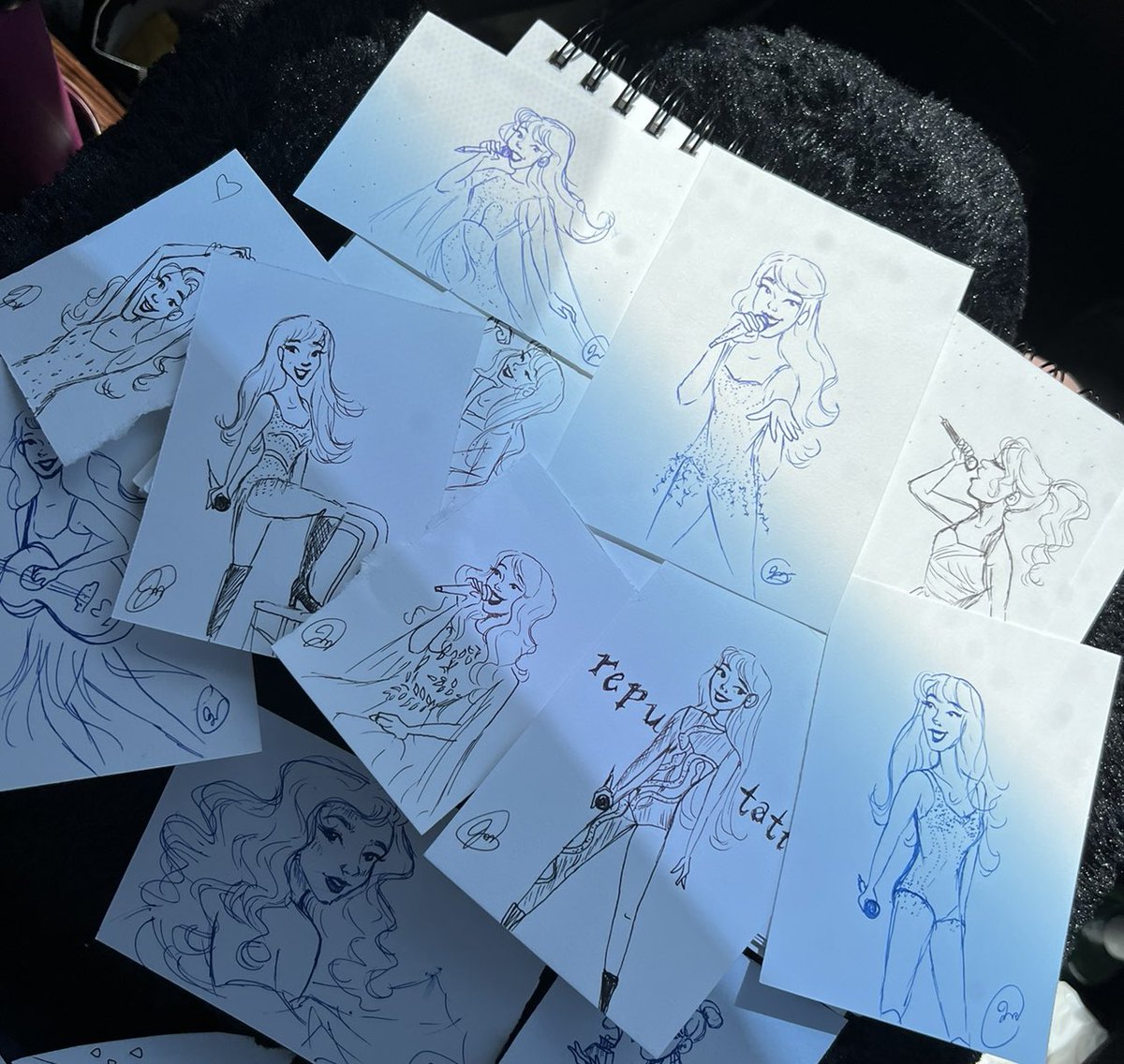 enchantedjess13's tweet image. one of my favorite taylor-related memories this year was passing out my art at the eras tour, whether i was inside or outside the stadium. it’s pretty incredible how her art has brought so many people joy and im hoping my own did the same in a small way #HappyBirthdayTaylorSwift