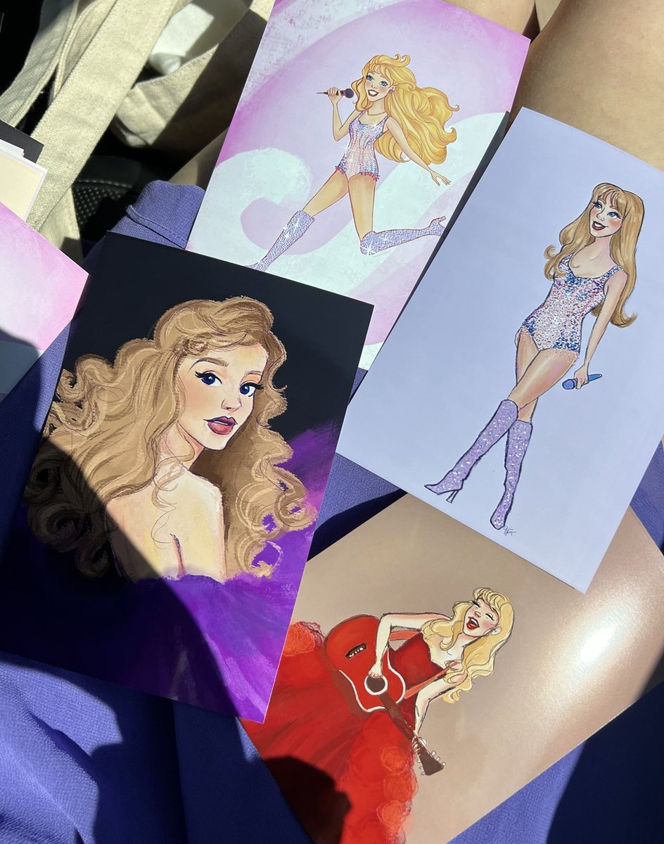 enchantedjess13's tweet image. one of my favorite taylor-related memories this year was passing out my art at the eras tour, whether i was inside or outside the stadium. it’s pretty incredible how her art has brought so many people joy and im hoping my own did the same in a small way #HappyBirthdayTaylorSwift
