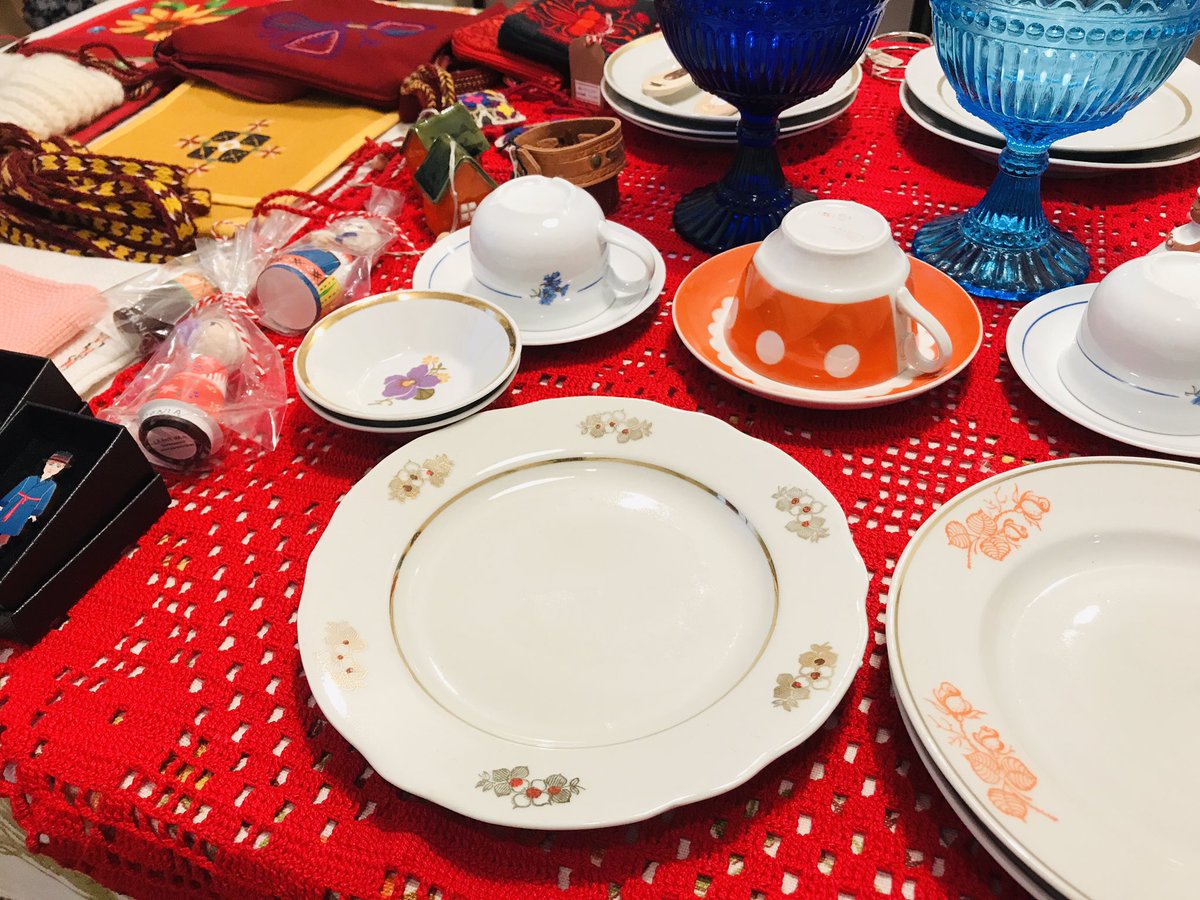 ZakkaMitte's tweet image. 靴下、手編みのカラフルな服飾雑貨にヴィンテージ陶器、エコバッグetc…🧶 目移りしてしまうほど可愛い物がいっぱい！最終日は混み合うと思うので平日のお買い物がオススメです。