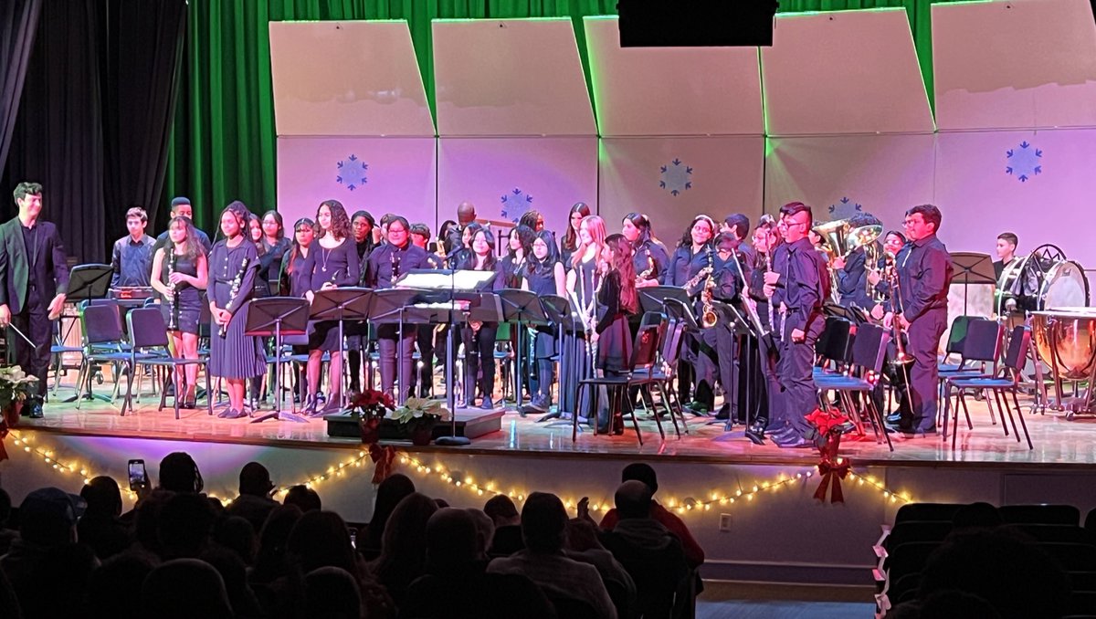 Opening night of our @nplain_schools Winter Concert Series. Great work by all of our <a href="/NPHS_Canucks/">North Plainfield HS</a> and <a href="/NPSD_MS/">NPSD_MS</a> band students! #npsdarts