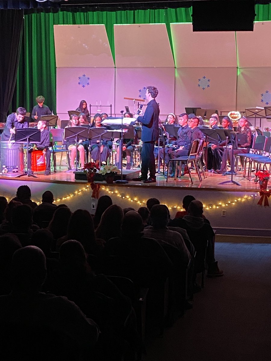 BobbyLake17's tweet image. Great performances by our 7th, 8th &amp;amp; combined MS band! ⁦@NPSD_MS⁩ ⁦@NPSD_Arts⁩ ⁦@nplain_schools⁩ ⁦@NPMS_MrDexter⁩ #WorkWithAPurpose