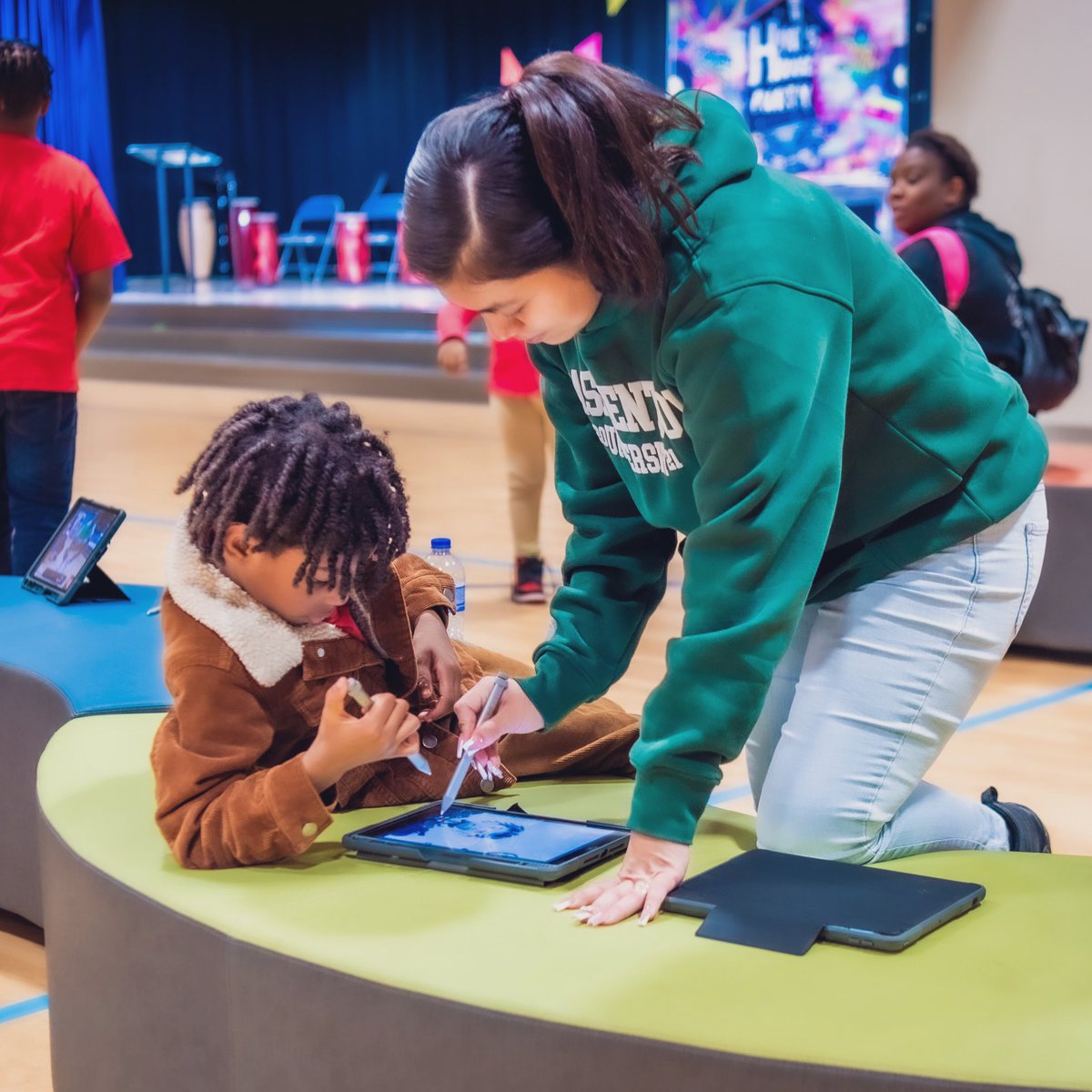 Technology is like a magic tool that makes our lives better, brighter, and more connected to each other!  @melsithole @APSTAGAcademy @APSInstructTech #theTAGexperience #TAGAppleplayground