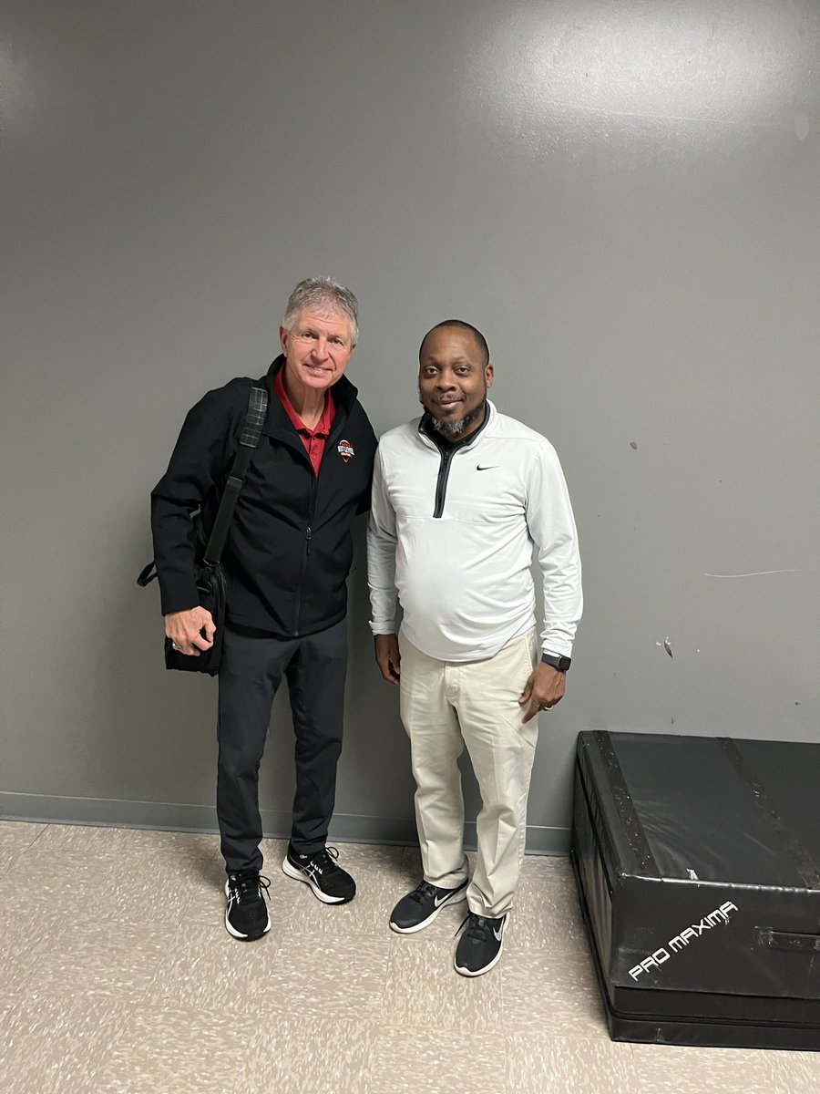 Shout out to Tommy Kaiser from Next Level Recruiting for stopping by Sterling on today and evaluating our kids. @CoachJessie48 @HouSterlingFB @HISDAthletics