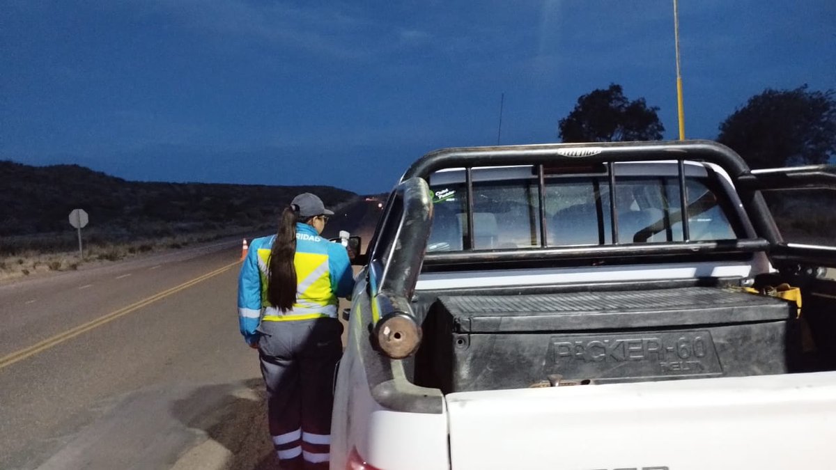 #Chubut | Agentes de la Base Operativa Trelew realizaron un control preventivo en la Ruta Nacional 25, a la altura de Dolavon, en el kilómetro 25. El operativo conjunto se realizó con la Policía de Seguridad Vial y la Policía de Chubut.