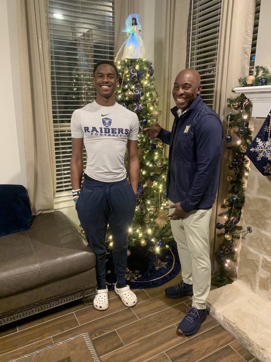Thanks to ⁦@GreenRB21⁩ and ⁦@NavyFB⁩ for coming to the house and telling me and my family all about the program ‼️ ⁦⁦@CoachWyattJ⁩ ⁦@CoachMarcusGold⁩ ⁦@CoachJayRose⁩ ⁦@tate_rhodes⁩ ⁦@FlightSkillz⁩ ⁦@WERaiderFB⁩ #GoNavy #DUBeast