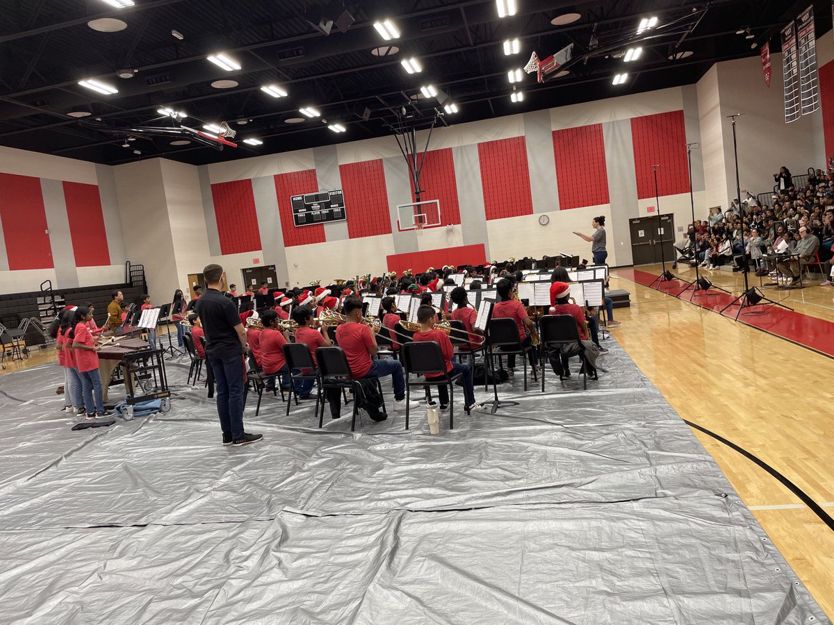 Awesome performance by the ⁦<a href="/CMSWestBand/">CMS West Band</a>⁩ tonight!! Great job 🎉🎉