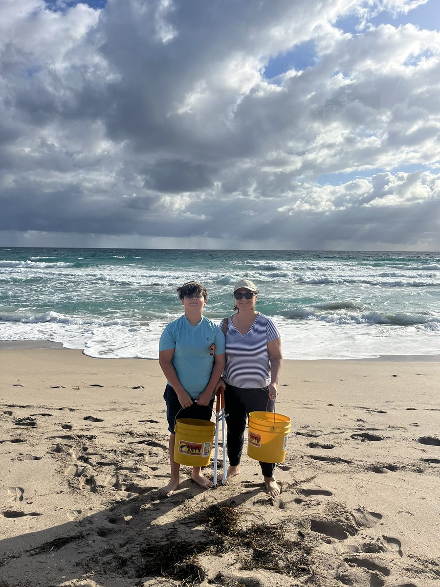 Surface71wpb's tweet photo. Beach clean up…Thanks @pbcsd for coming out last weekend! #thinkbluegogreen https://t.co/VHsafRDpZ1