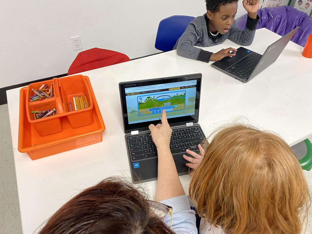 Peekskill_STEAM's tweet image. Check out our 1st Grade class celebrating #HourOfCode! They dived into algorithms and debugging on Rodocodo. Students programming and  Sharing the joy of coding!#CodeEducation #STEM @PeekskillCSD @woodleywoodside @melanie_wetmore