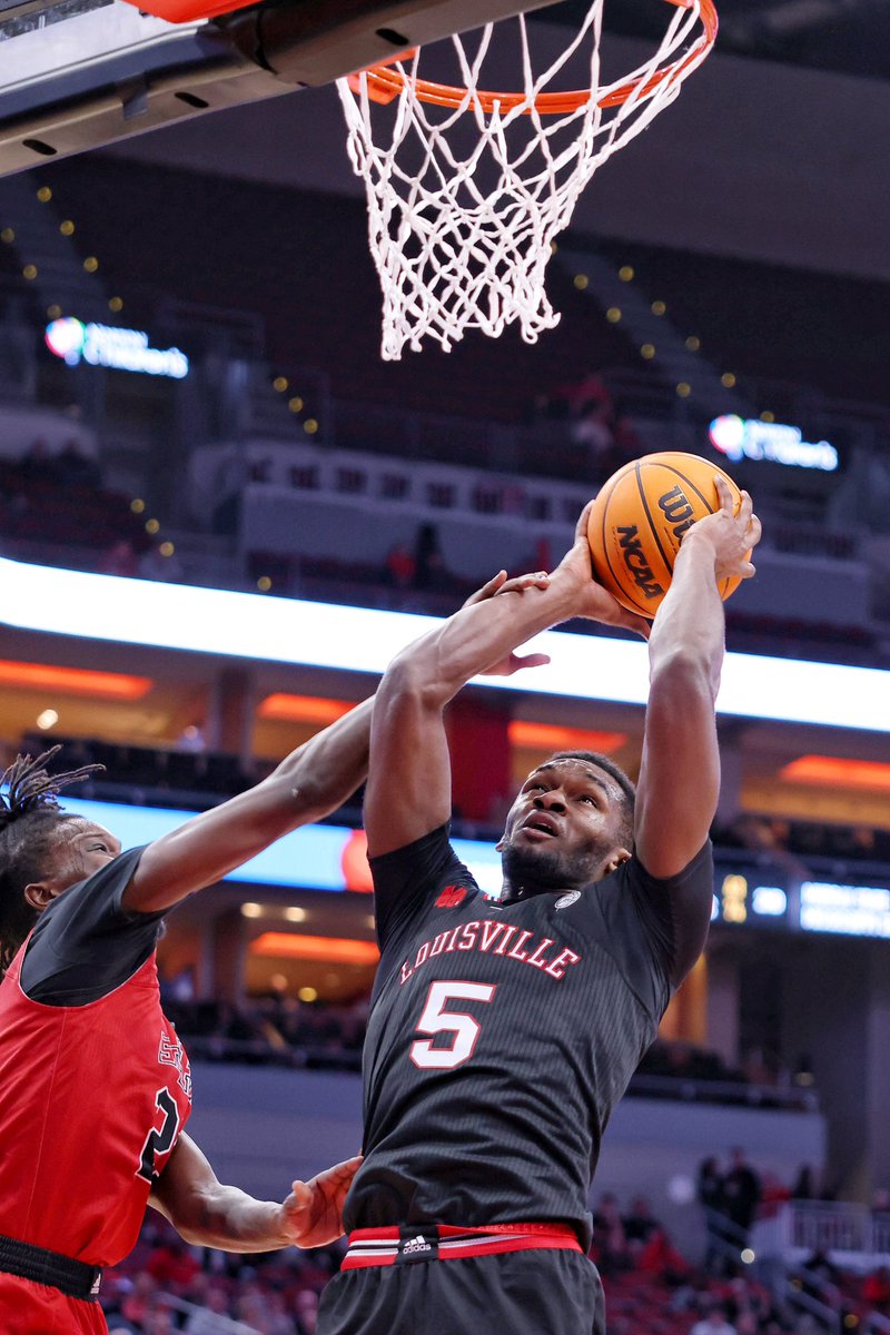 Neither team is playing anything resembling decent basketball. Just hard to watch. Dudes fouling and falling all over each other or driving by non existent defense. Cards down 60-48 with 7:55 to play as Joker And The Thief plays for the outgoing fans… @UofLSheriff50