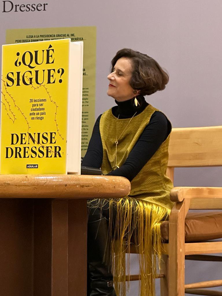 DeniseDresserG's tweet photo. Gracias a quienes asistieron a la presentación de mi nuevo libro, una alerta ante la regresión y el vuelco al pasado que vivimos, junto con lecciones para combatirlo. 

Habrá otras presentaciones para quienes no pudieron llegar. 

A seguirle, porque alguien tiene que llevar el anillo a Mordor. Y ojalá seas tú.