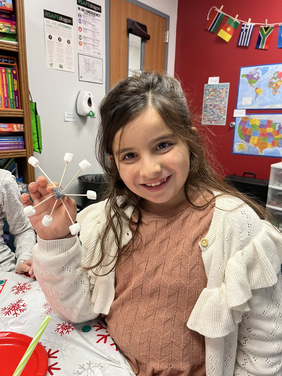 SherryTeach4Fun's tweet photo. Holiday fun with “Fizzy Floats” &amp; marshmallow snowflakes! ❄️❄️❄️ @Jack_D_Johnson https://t.co/RO9DHelHjM