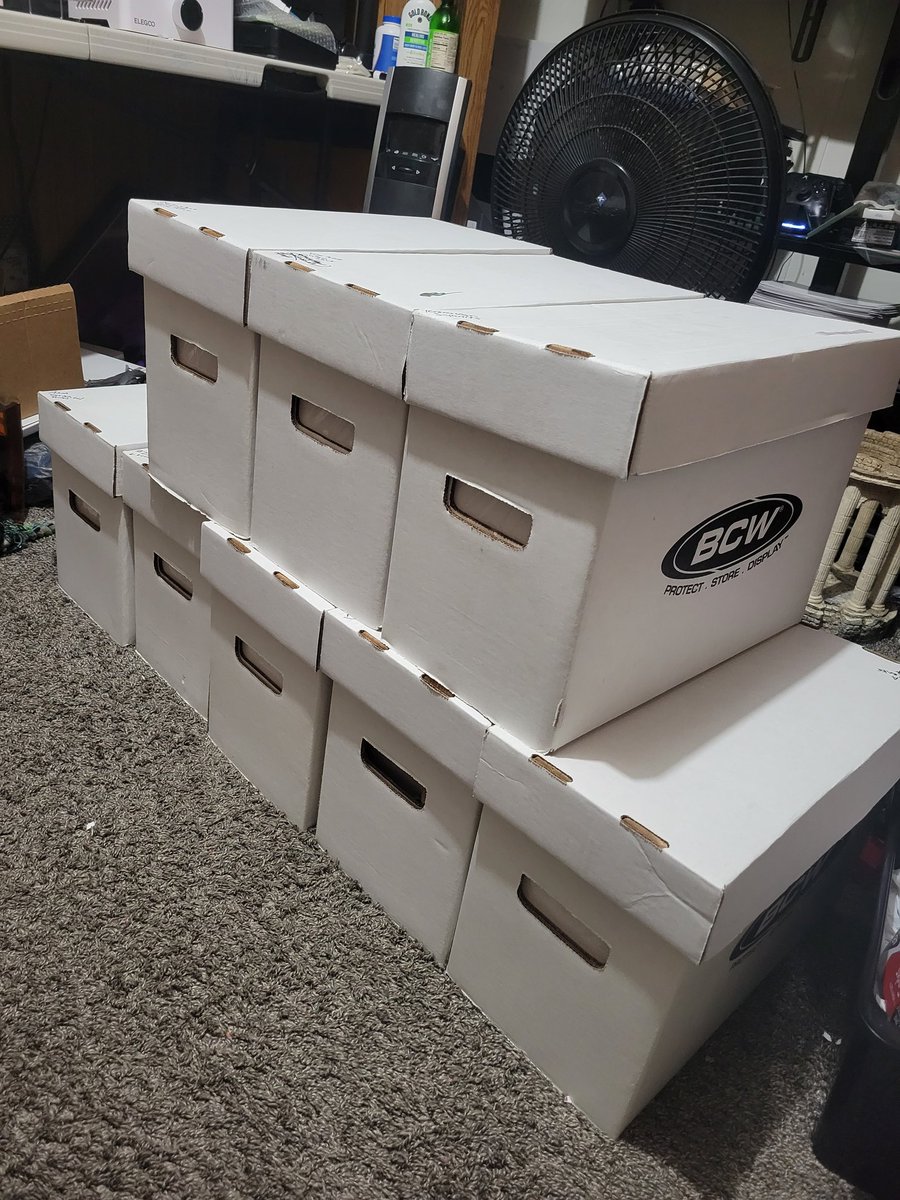 MindyWheelerArt's tweet photo. Over 1,000 books, bagged and boarded in a few hours. Boobs #2 books start shipping out tomorrow. 😉

#fulfullment #boobscomics #boobs2 #kickstarter #indiecomics https://t.co/FVMHtqOz09