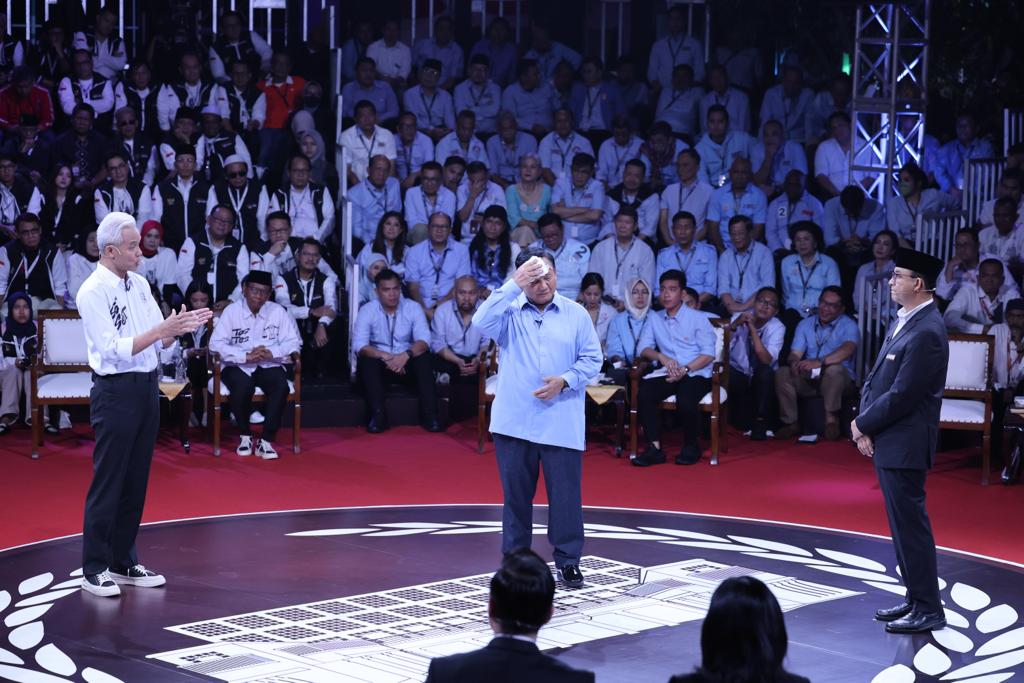 Sebetulnya sederhana menilai 3 Capres :

01 : Narasi oke, implementasi nol
02 : Narasi Nol, karya nol
03 : Narasi oke, karya oke

Masing-masing selalu punya keunggulan dan kelemahan

Tapi Ganjar Pranowo MEMBORONG semua keunggulan itu