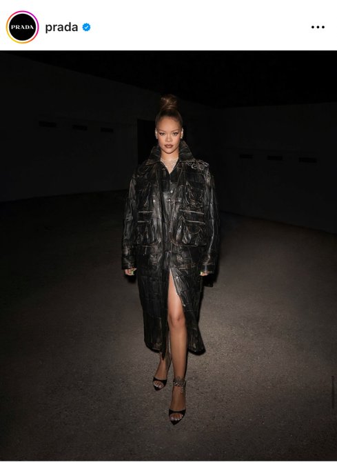 Leather is in. Vegan leather is in too (I guess it&rsquo;s up to you&hellip;.) 🖤 this is my faaaav fashion szn so