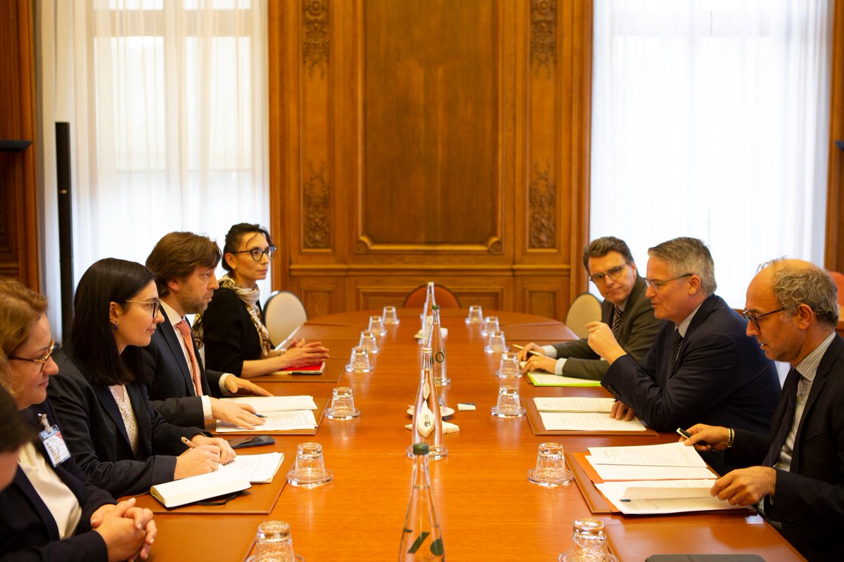 Met with <a href="/OECD/">OECD ➡️ Better Policies for Better Lives</a> <a href="/MathiasCormann/">Mathias Cormann</a> to discuss our new MoU. This partnership will boost reforms and align #Moldova with global standards. Excited for our 2023-2027 Action Plan, focusing on national priorities and economic growth. Invited Mr. Cormann to visit #Chișinău.