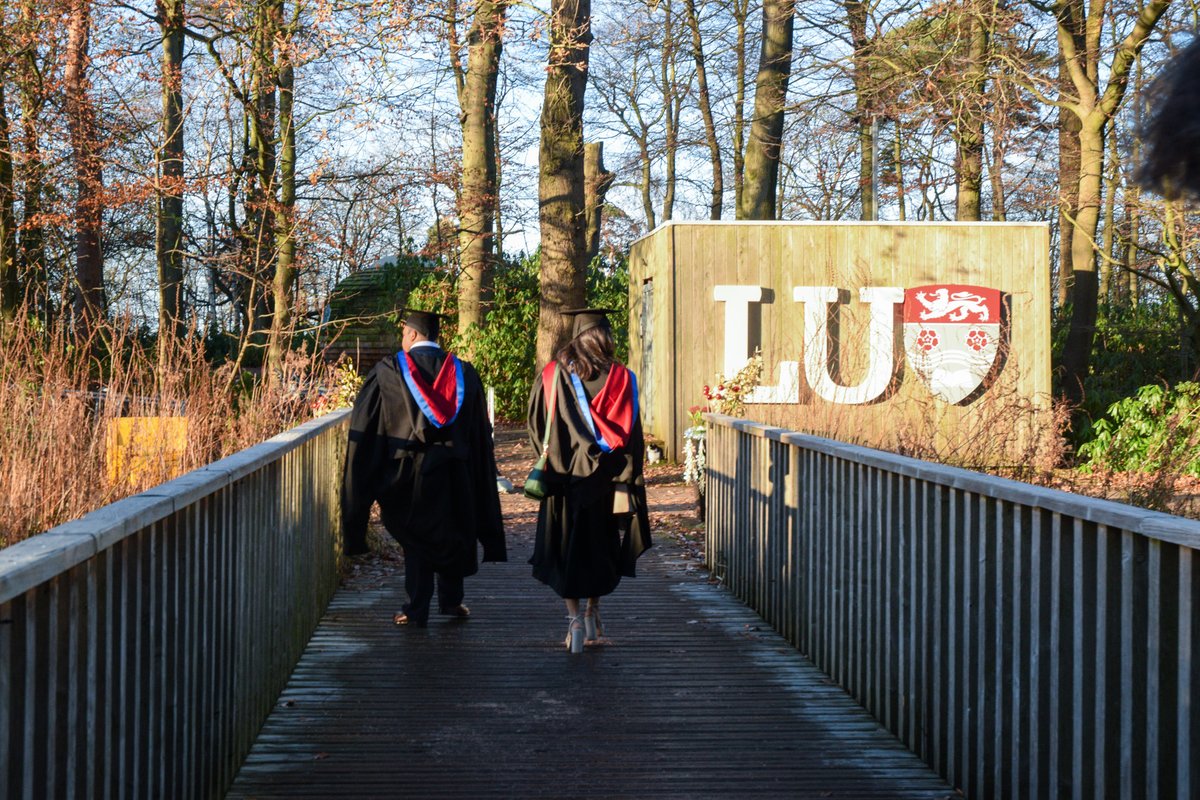 LancasterManage's tweet photo. Welcome back to campus to all graduands who are joining us today. We hope you and your families have a wonderful day celebrating your achievements. Follow all the action throughout the day on our Instagram stories.
👉 https://t.co/QRh5J69oy0

#Gradcaster #LoveLancaster https://t.co/jwV8O7l1vE
