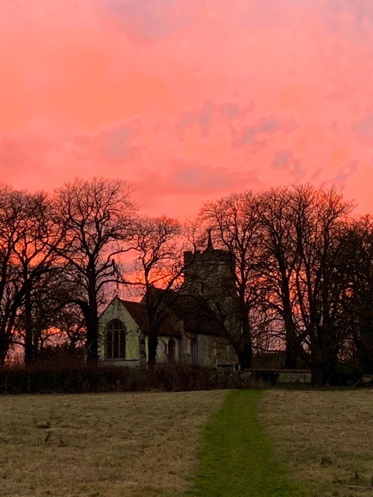 GraceLSDavidson's tweet image. December 14th #AdventCalendar2023 #day14 08am #pinksky #december #earlymorning #Cambridgeshire 🎄💕